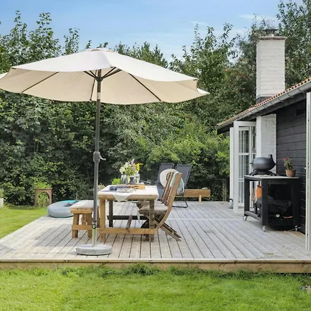 The Small Oasis With Vibes In Ferienhaus Dronningmølle